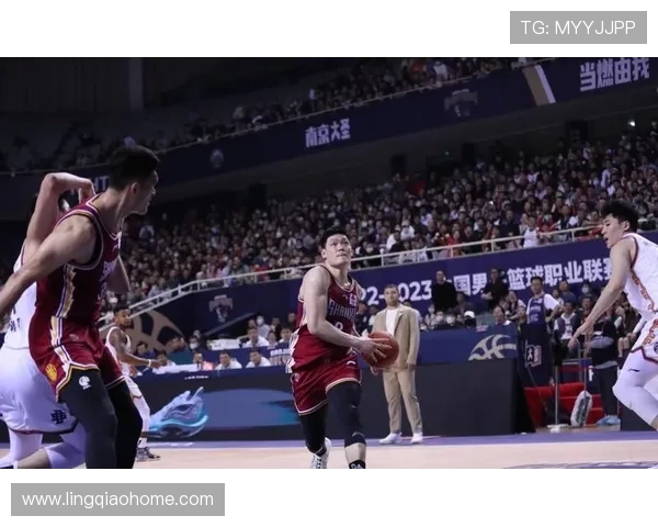 北控队与青岛队激战正酣谁能在这场对决中笑到最后 北控队与青岛队激战正酣谁能在这场对决中笑到最后