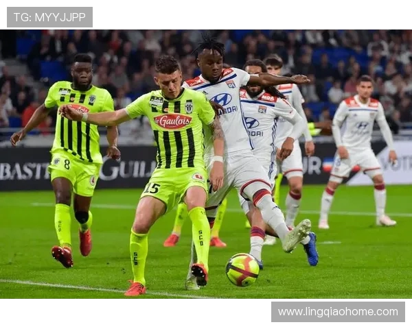 法甲激战斯特拉斯堡迎战马赛双方争夺关键积分展现实力较量