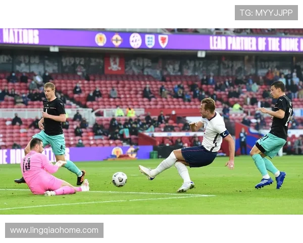 英格兰与荷兰友谊赛精彩回顾双方球员表现引人瞩目 英格兰与荷兰友谊赛精彩回顾双方球员表现引人瞩目