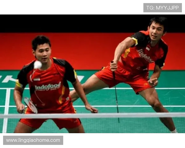 成都羽毛球队战术解析:聚焦技术与团队协作的完美结合 成都羽毛球队战术解析:聚焦技术与团队协作的完美结合